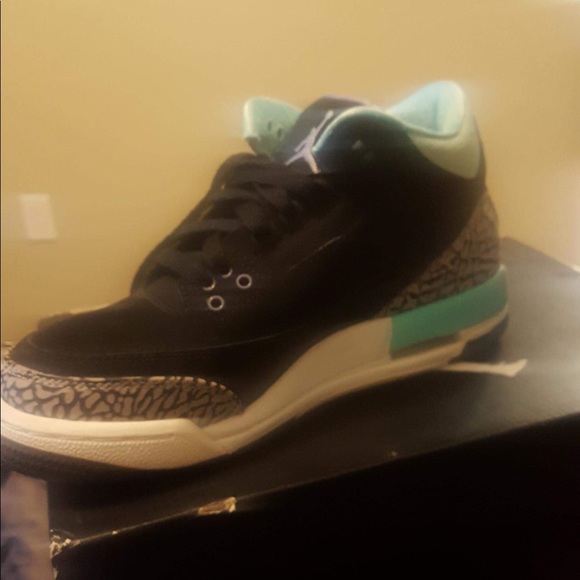 Jordan’s - Picture 3 of 3